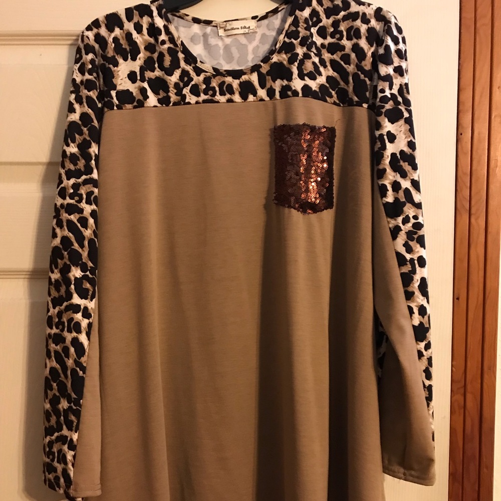 leopard print shirt, w/ glittery pocket